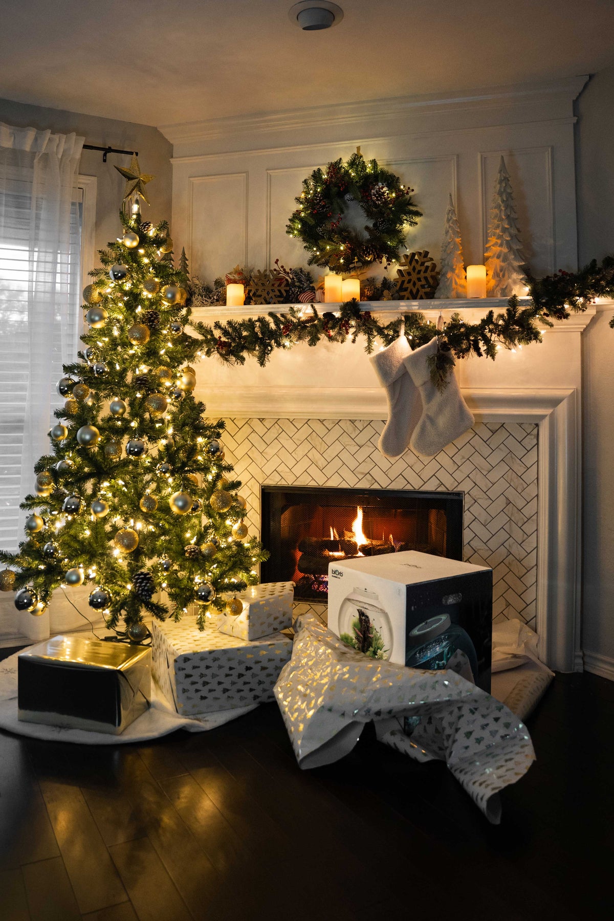 biOrb CLASSIC 30 aquarium in gift wrapping next to a Christmas tree - great gift for aquarium lovers